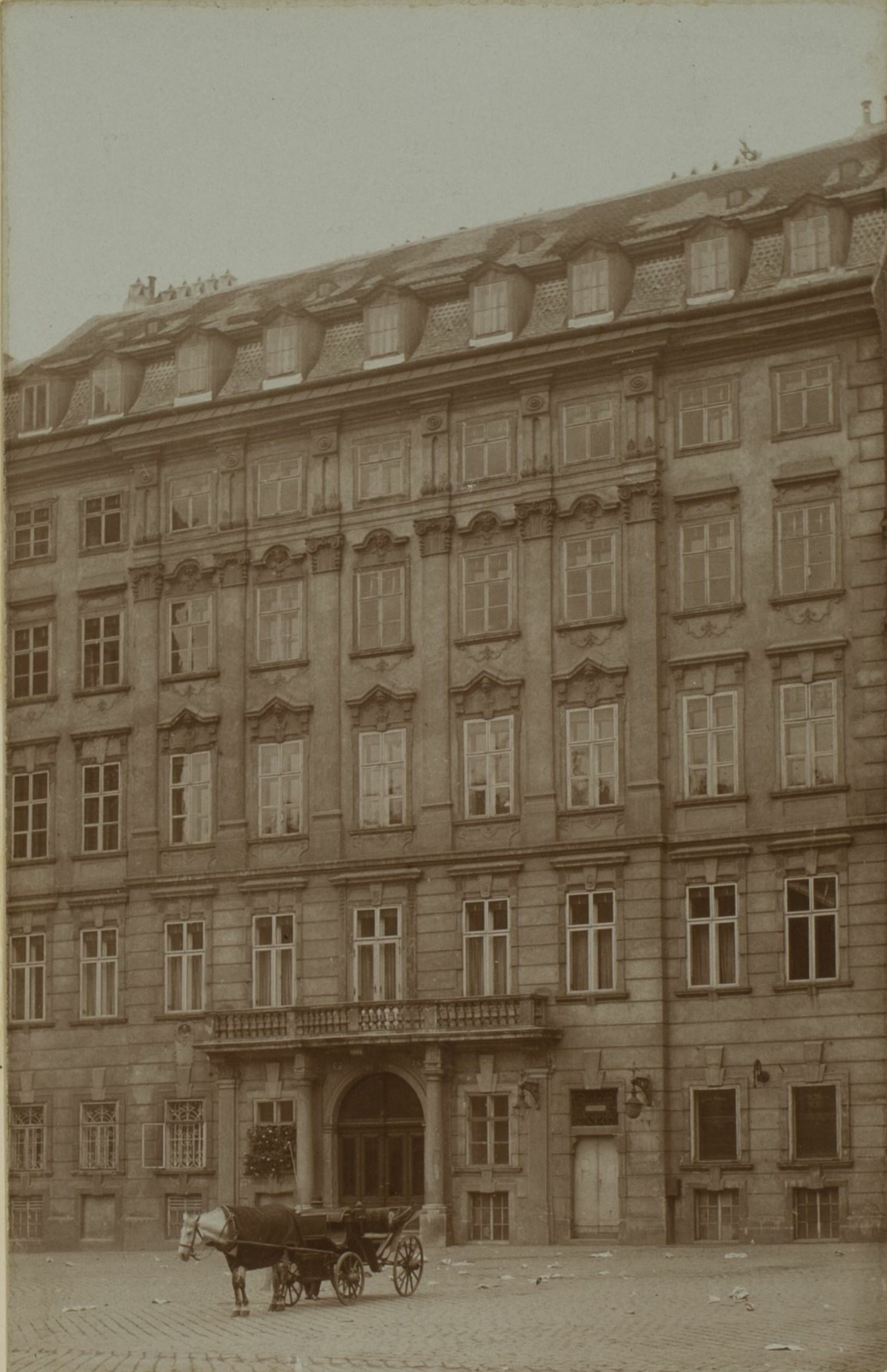 Am Hof 7, um 1920[4]