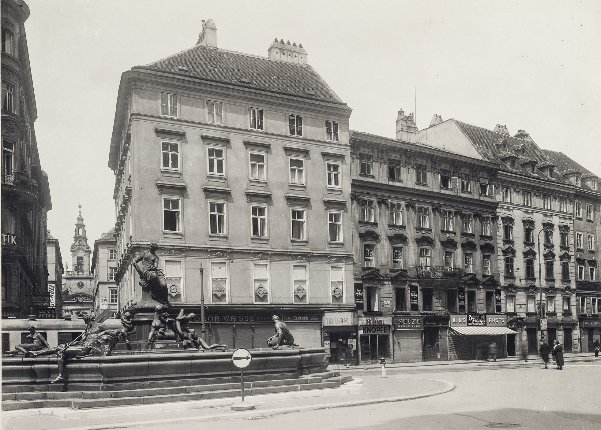 Nuer Markt 13 und 15, 1942[2]