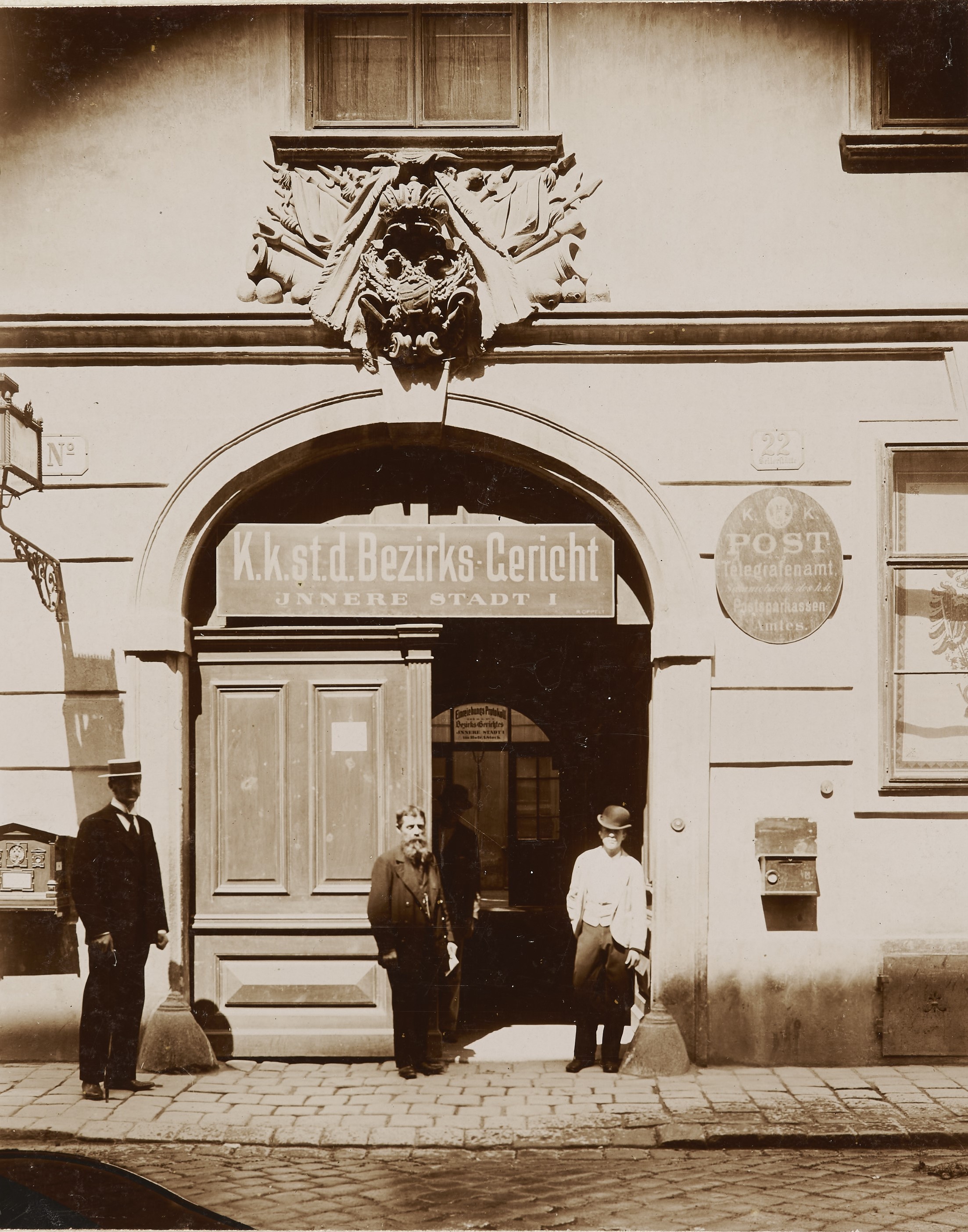 k.k. Bezirksgericht, Portal um 1900 [3]