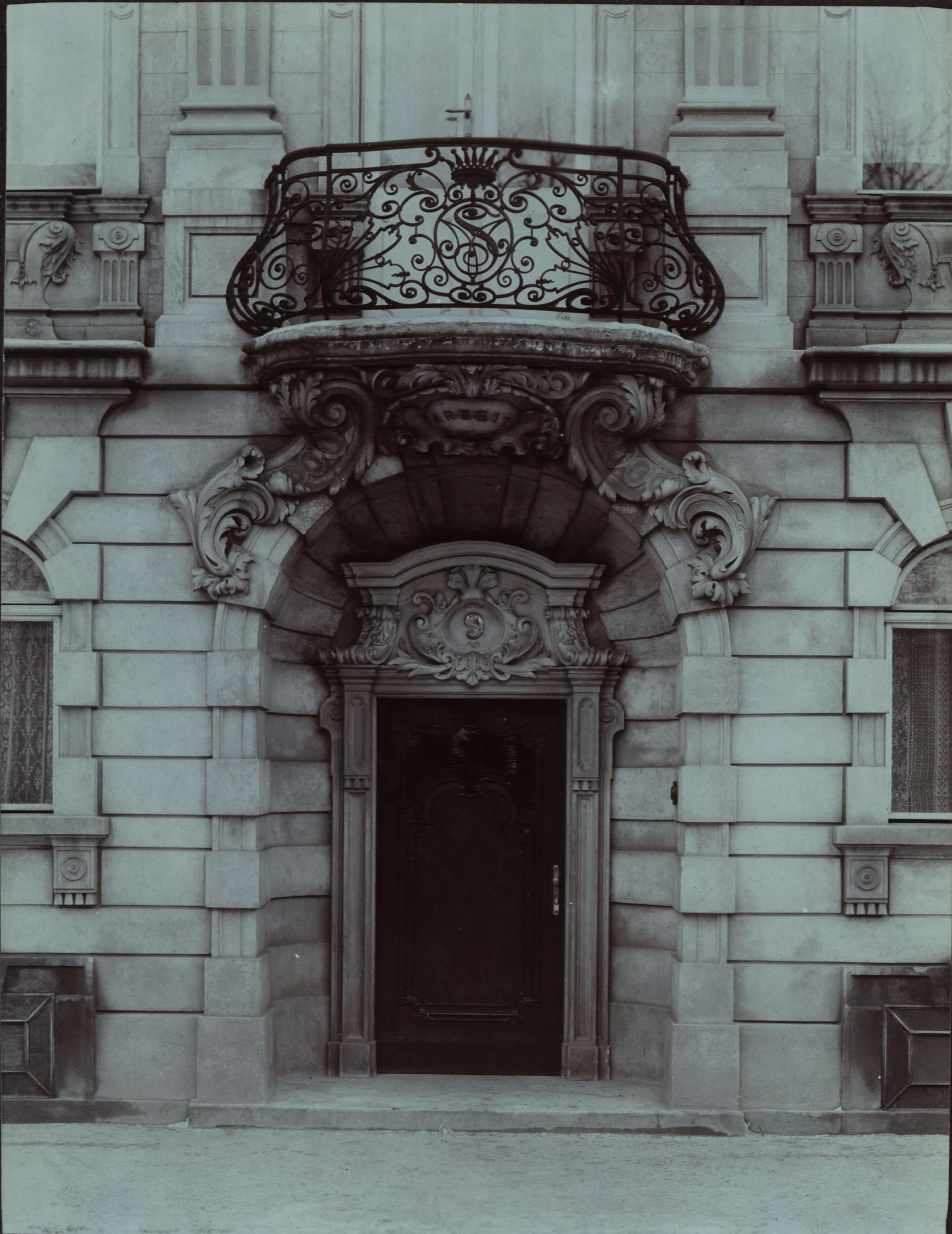 Portal mit Balkon[4]