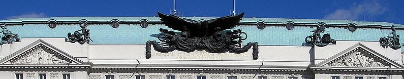 Giebelfeld Kampf (Bitterlich), Bronzeadler (von Pendl) und Giebelfeld Sieg (Bitterlich)