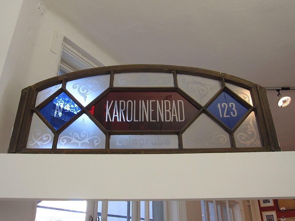 Datei:Glasmuseum Mariahilf 011.JPG