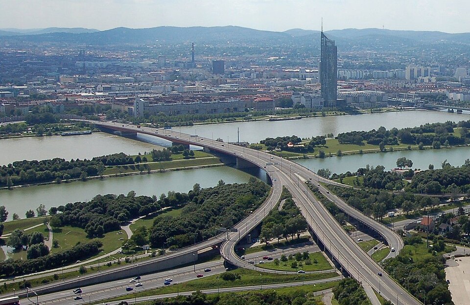 Datei:Brigittenauer Bruecke Wien.jpg